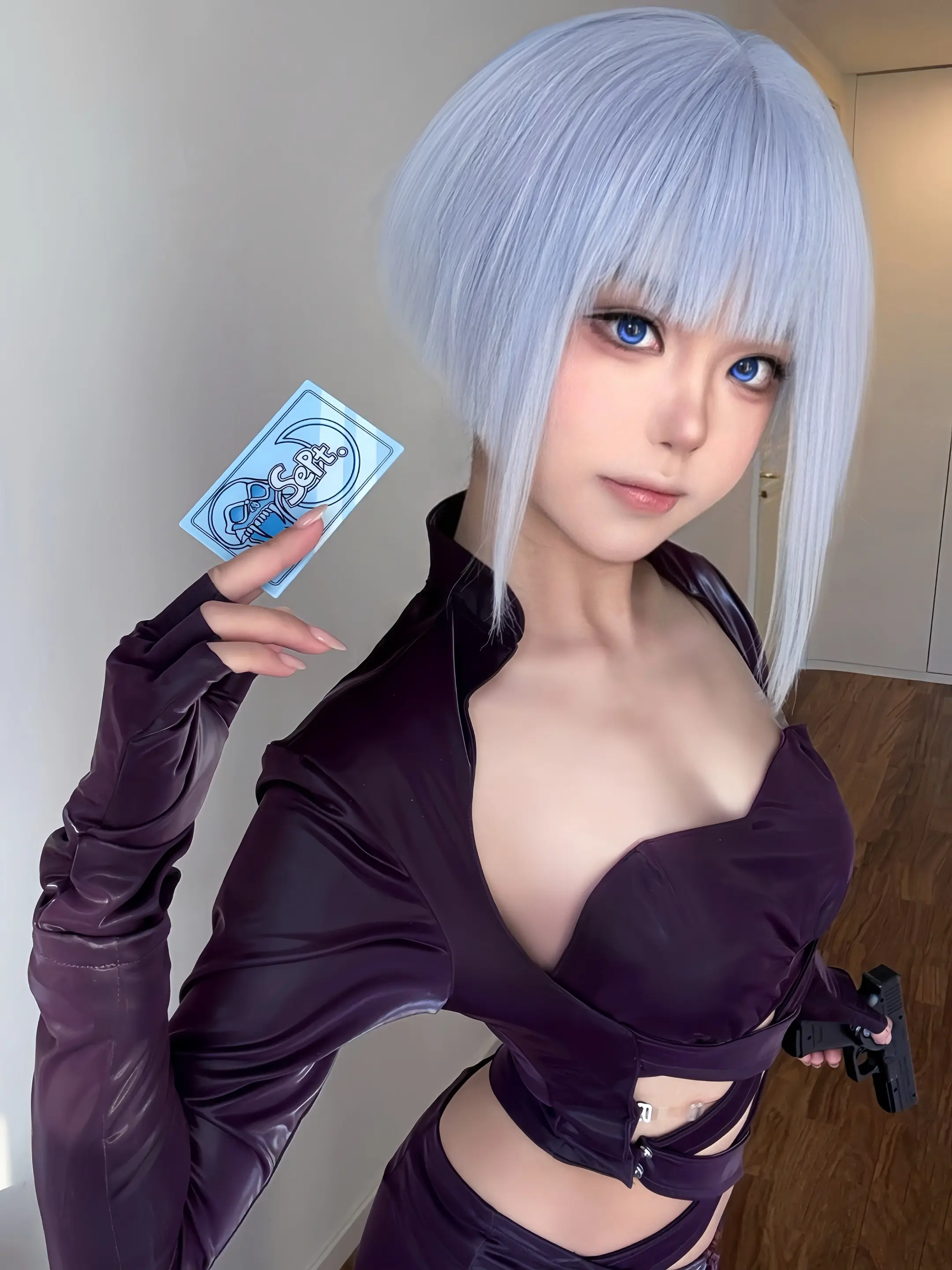 翻了翻漫画只有几格和一张封面。