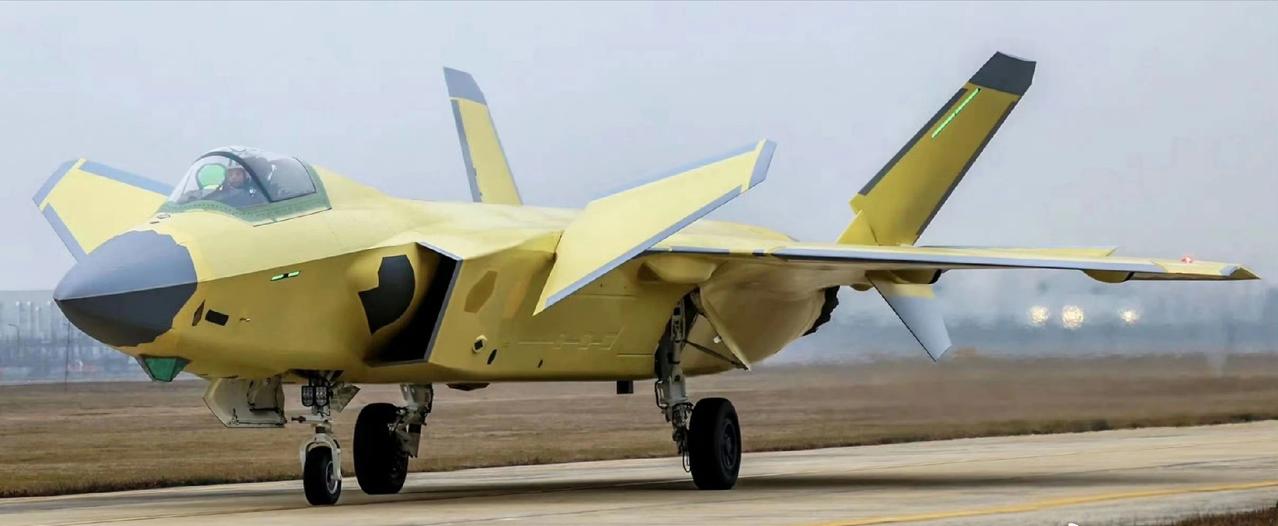 成飞首次公开黄皮粗脖子歼20A细节画面[灵光一闪]

貌似不只是换了航发，外形应