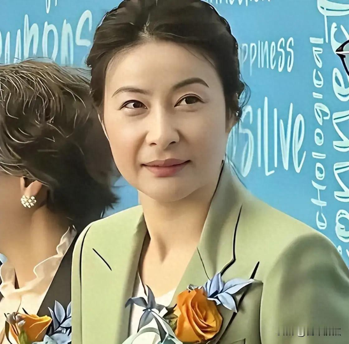 “食品级”润唇膏爆雷，郭晶晶被拉去背锅，她到底冤不冤？
2026年1月，一支儿童