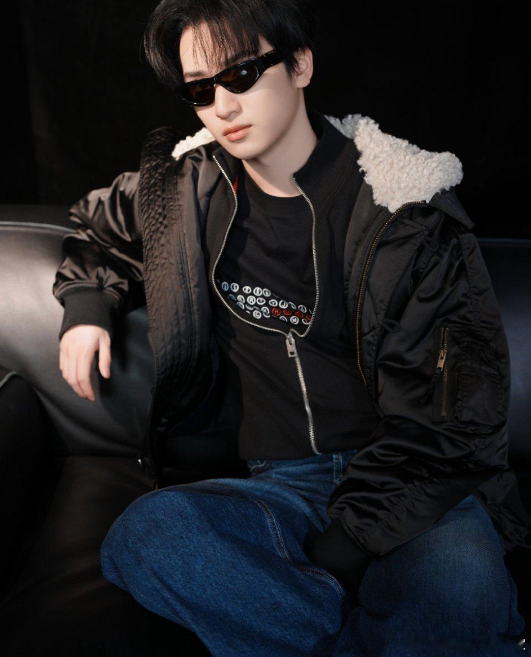 严浩翔报猫🐱营业图如此可爱的两个萌物