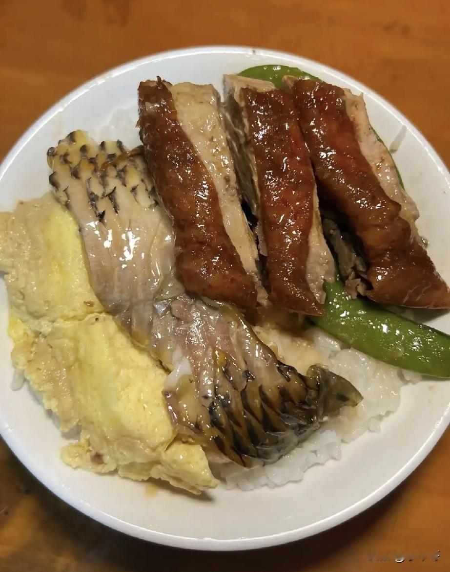 加班回来，婆婆留的饭菜。大家觉得怎么样？
