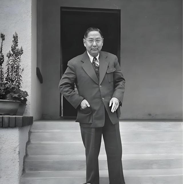孙中山唯一的儿子孙科，1949年拒绝跟随老蒋去台湾。老蒋气的在日记里怒骂他是"阿