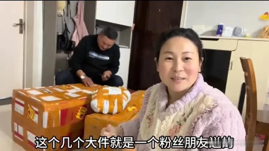 欣欣姐姐培培正常更新了，视频下方却有很多网友dis她，如“妹妹都抑郁了还发视频，