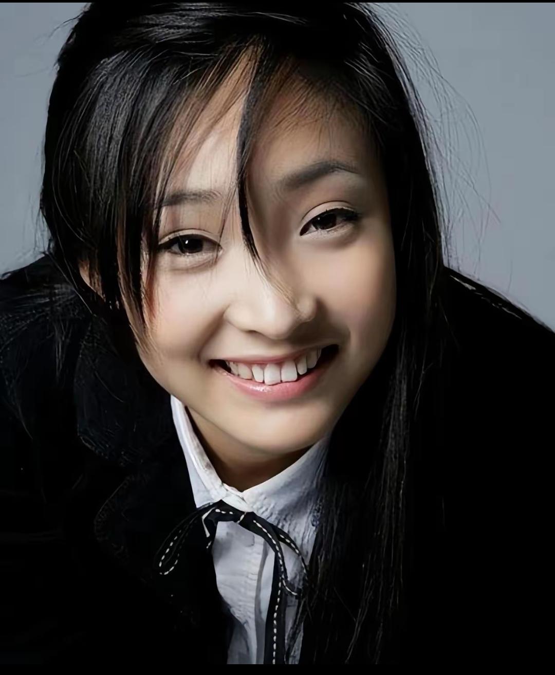想起女演员白静的悲剧，年纪轻轻香消玉殒，实在令人唏嘘。很多人说她是活该，可说到底