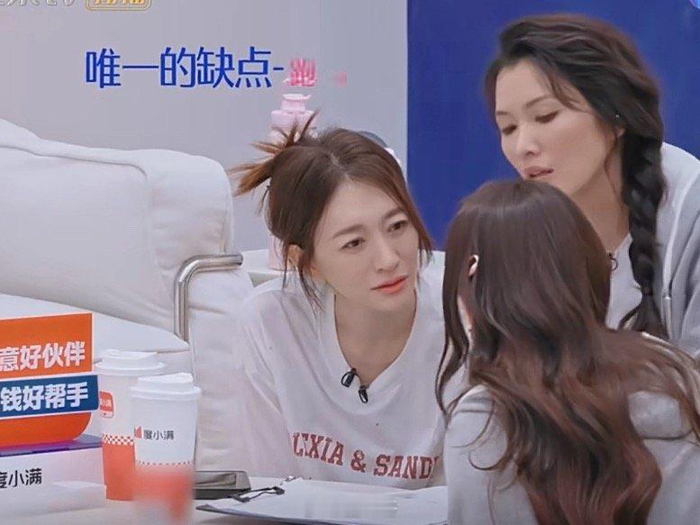 李小冉说自己缺心眼李小冉开始自我怀疑了 哈哈哈哈哈怎么参加了浪姐之后，李小冉直接