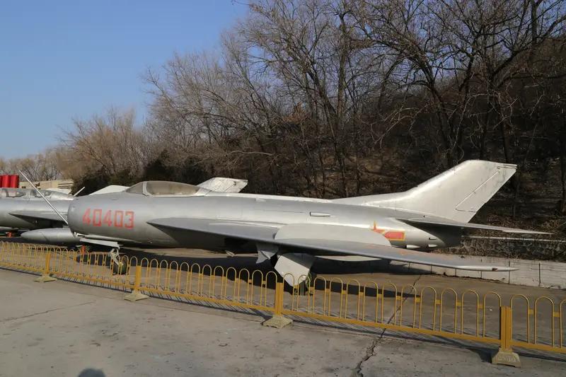 歼-36：从“PPT竞赛”到“实机竞速”，中国航空工业改写全球空战规则

当美国