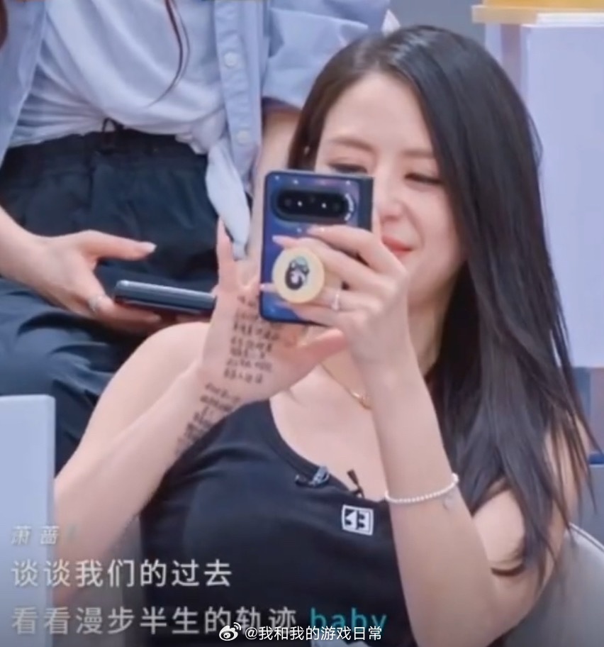 张月江语晨 各有各的baby要拍咦，没人注意到江语晨姐姐手掌上写得密密麻麻的字吗
