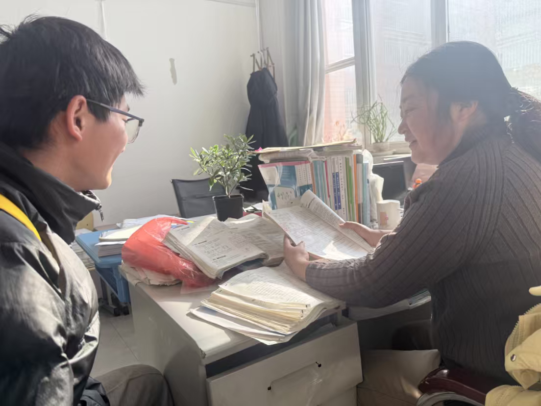 秦岭笑谈【曲园学子冬日深入校园：走近三尺讲台 读懂师者初心】曲阜师范大学寒假社会