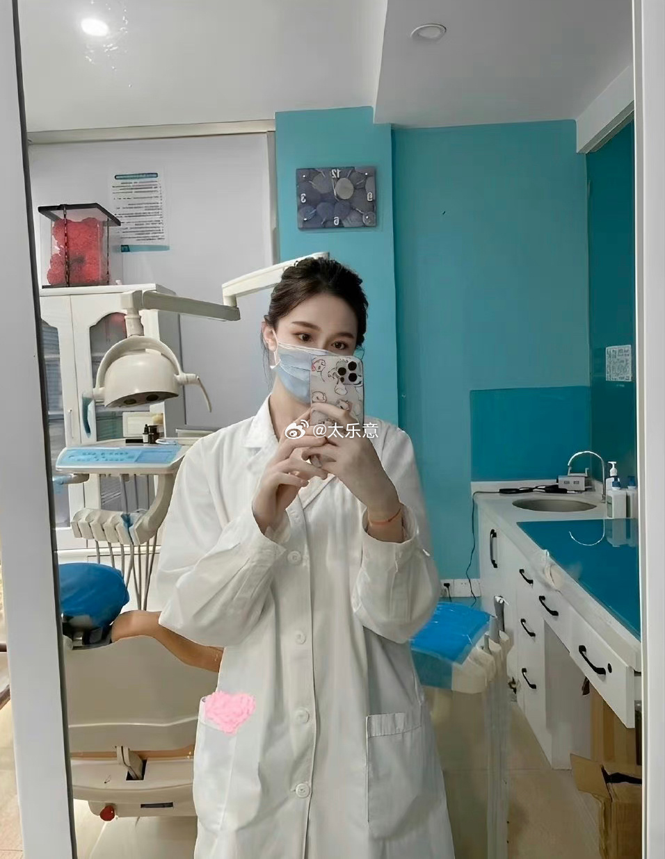 人前的好护士 人前的坏女王 . ​​​