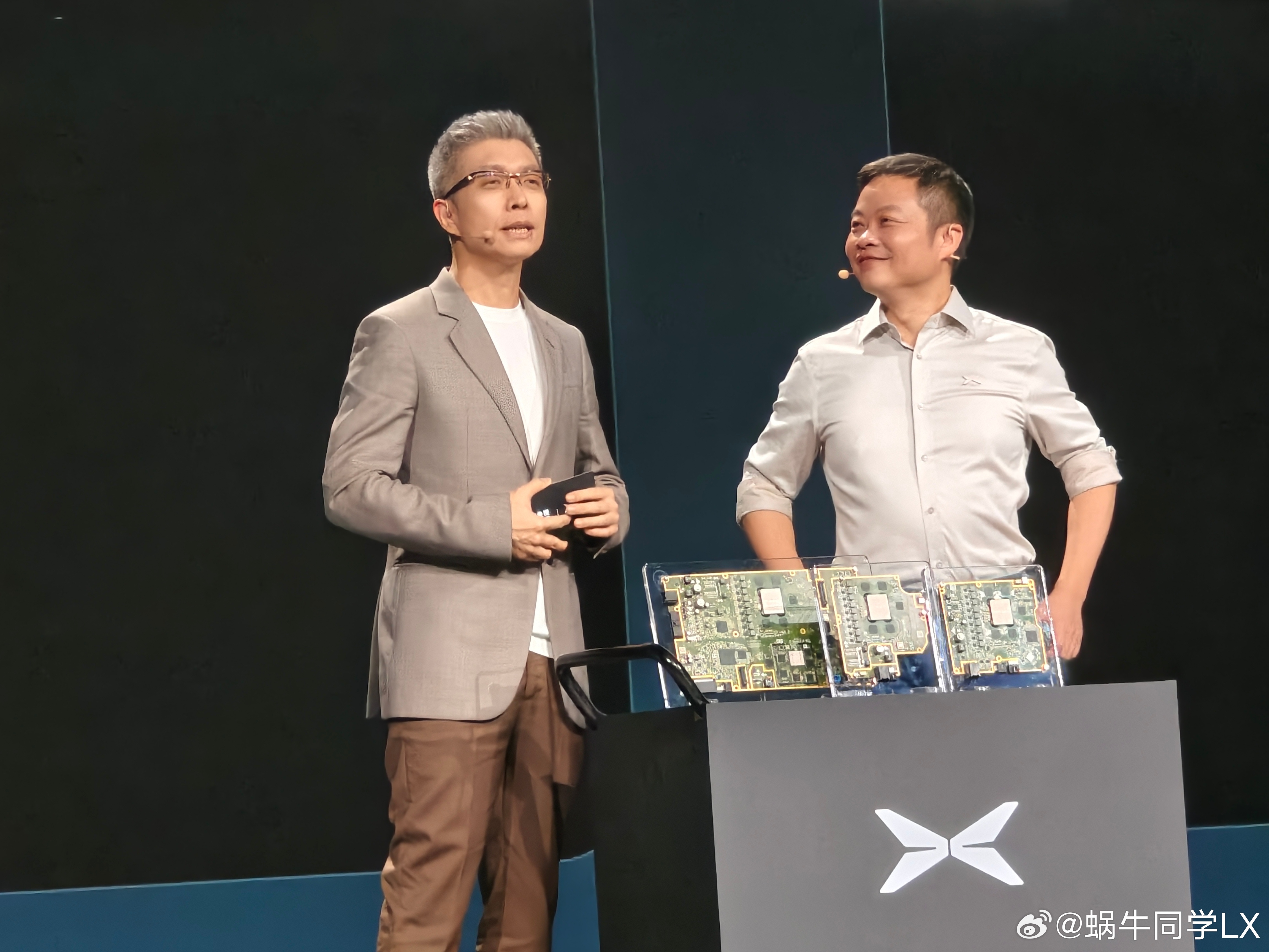 小鹏G7同时兼顾年轻家庭用车的科技需求和舒适需求，同时颜值在线。小鹏G7 Ult