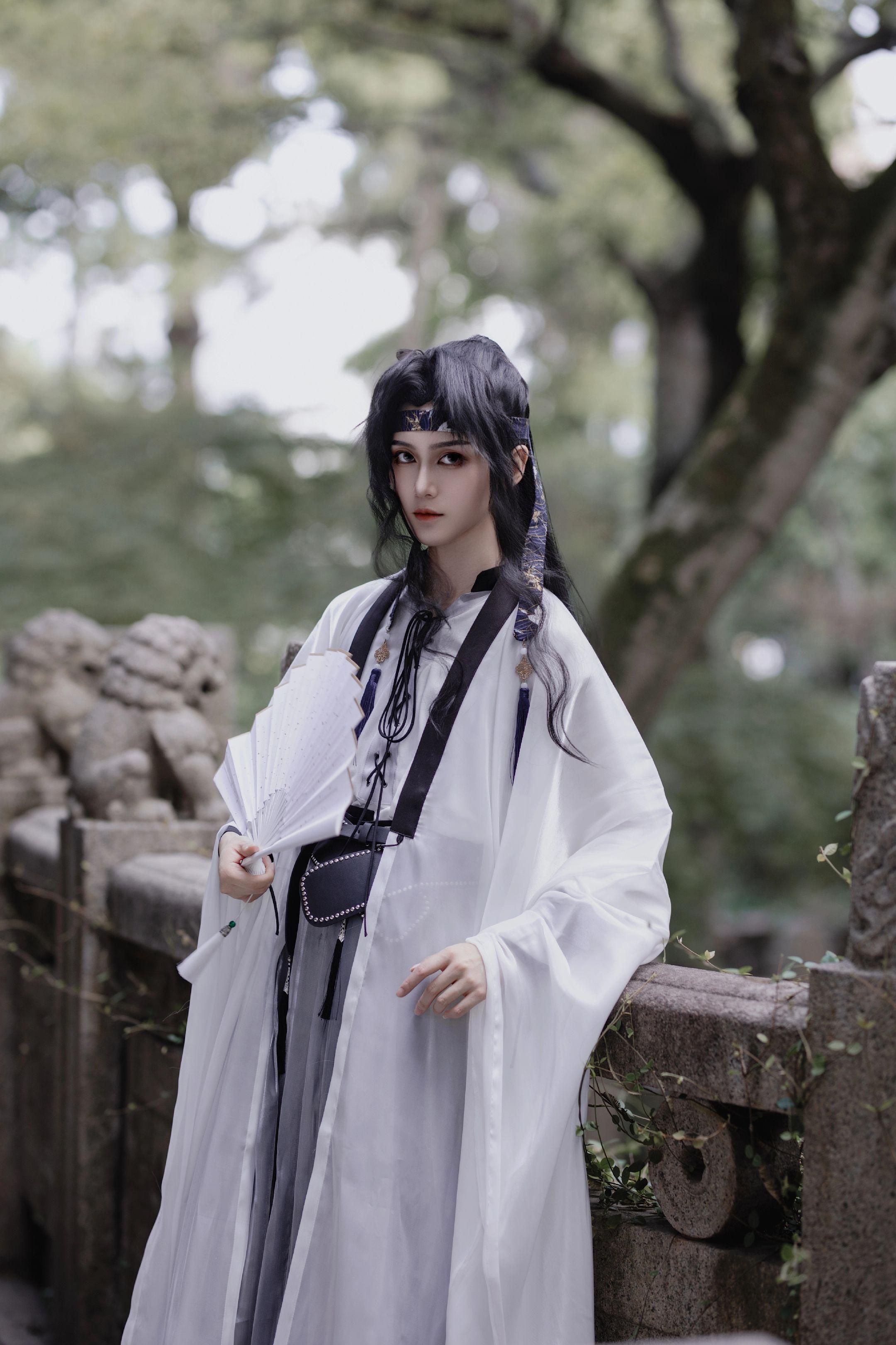 高兴了就奖励自己拍一次帅哥。跟我一起念：帅哥来