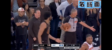 VS 尼克斯 
场上瞬息万变你得有应对啊！你的暂停你的换人球迷看不到效果，就还得