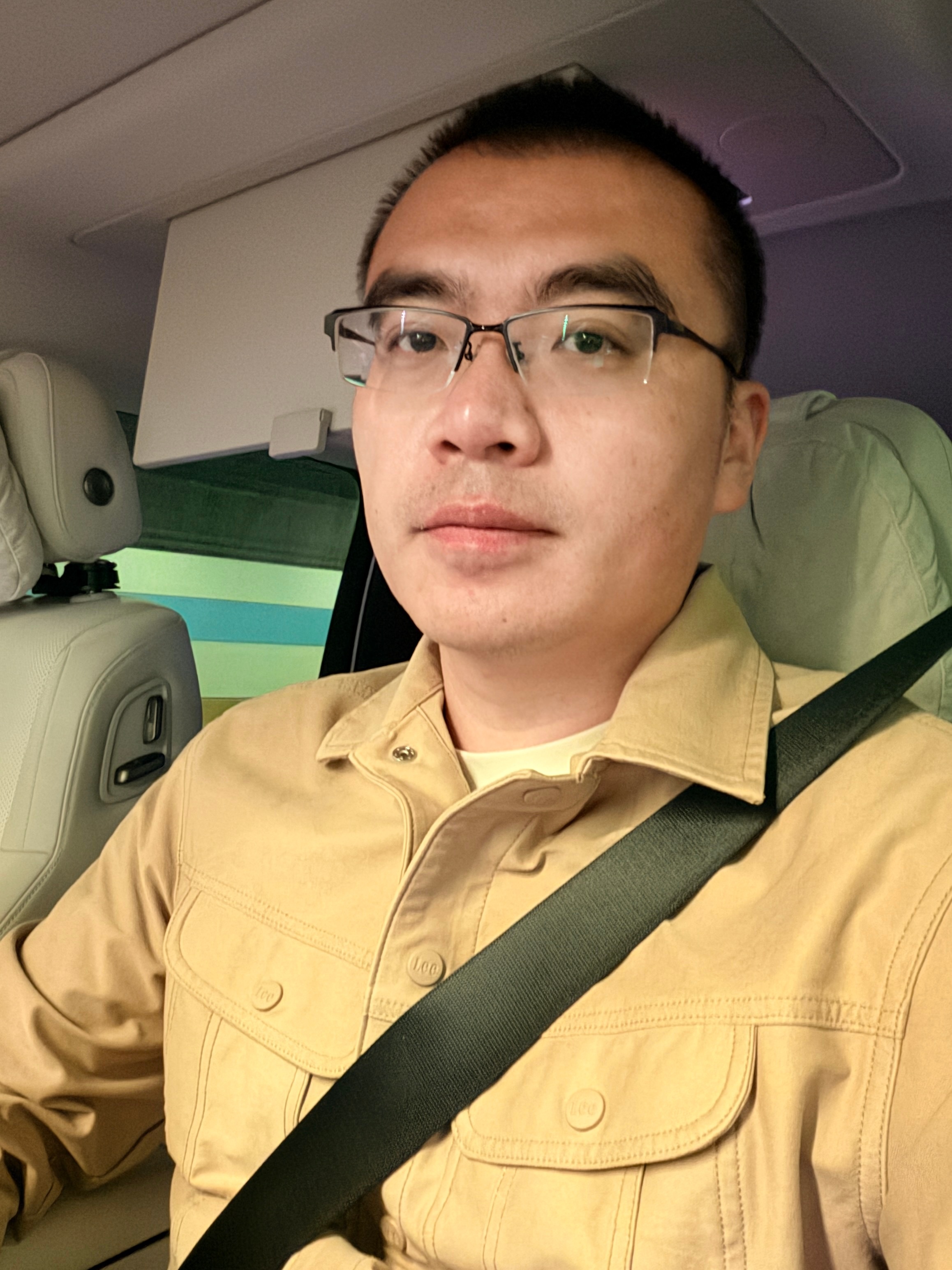 下飞机坐进MEGA里那一刻，就等于已经到家了。 