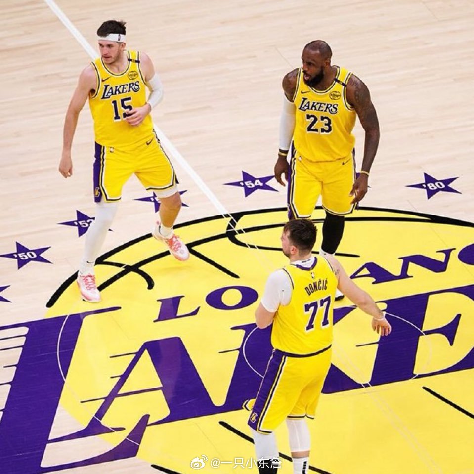2025年湖人三巨头：-9.8 净评分（140 分钟）2026年湖人三巨头：19