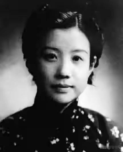 她救了大半个党中央，却被定为叛徒，靠长寿熬来了清白

1955年，一份死刑判决书