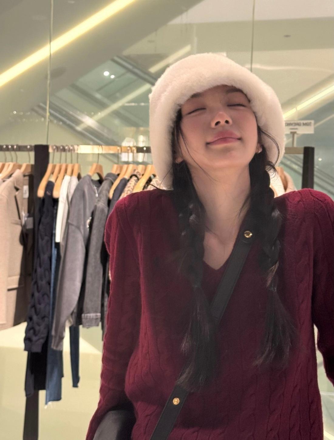 田曦薇你终于发自拍了！你知道吗 我想你想的哪里都是我的眼泪！！！！