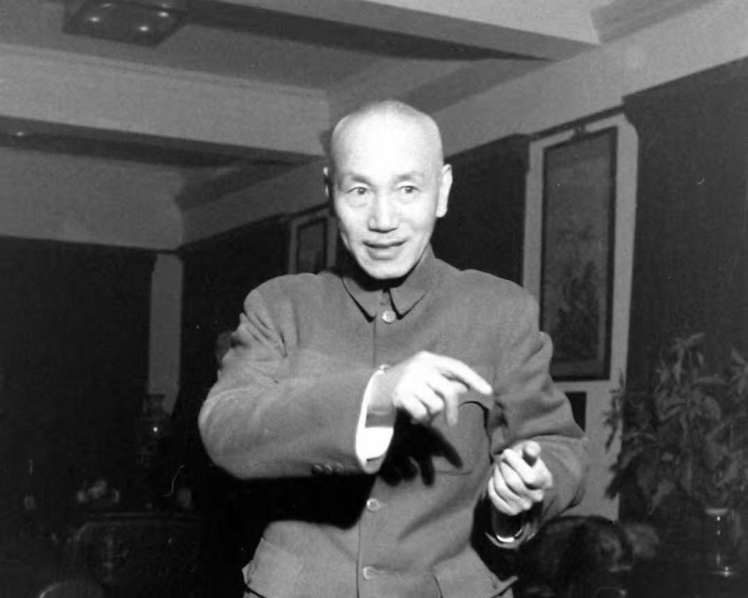 统帅精神寄托都要靠上帝了，岂有不败之理？老照片