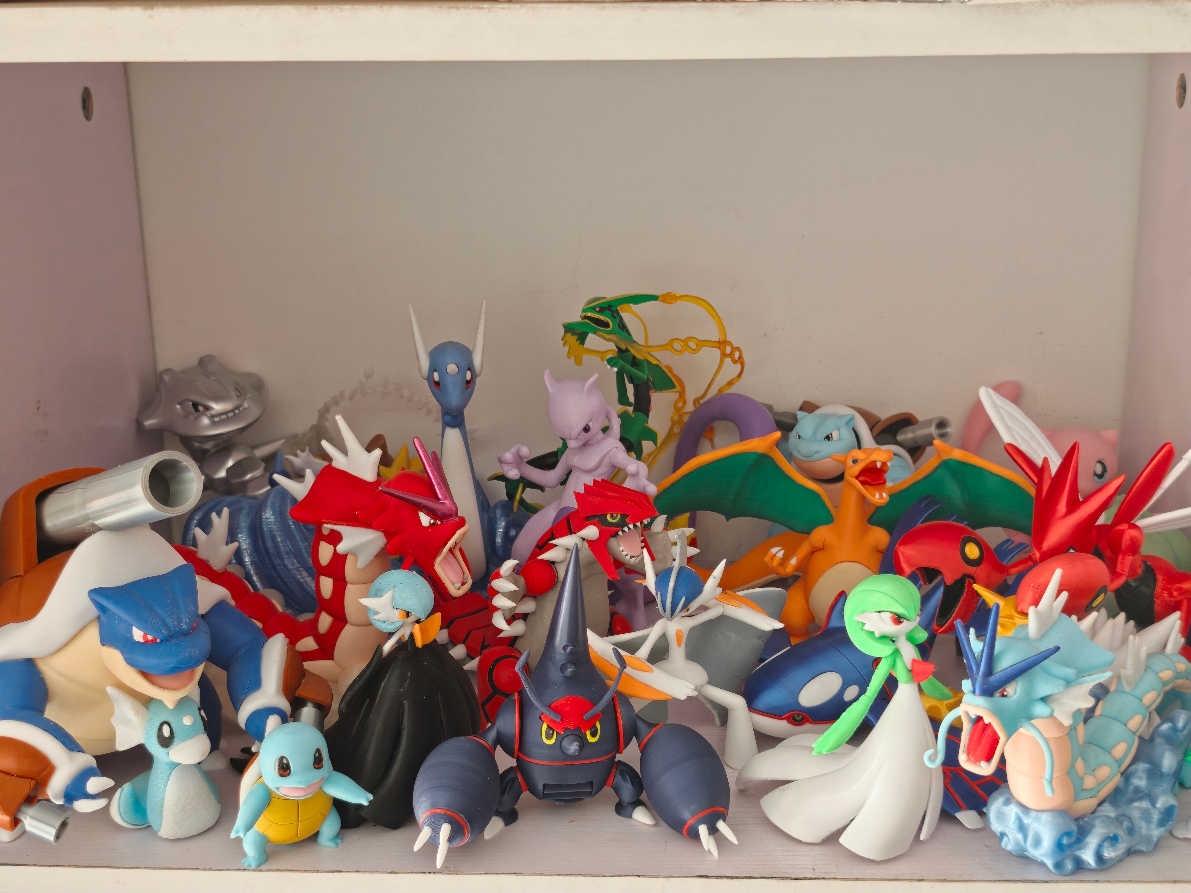 最近自己空闲做的一些3D打印小玩意。还是很有进步的。绒毛表面也摸索明白了，可以改