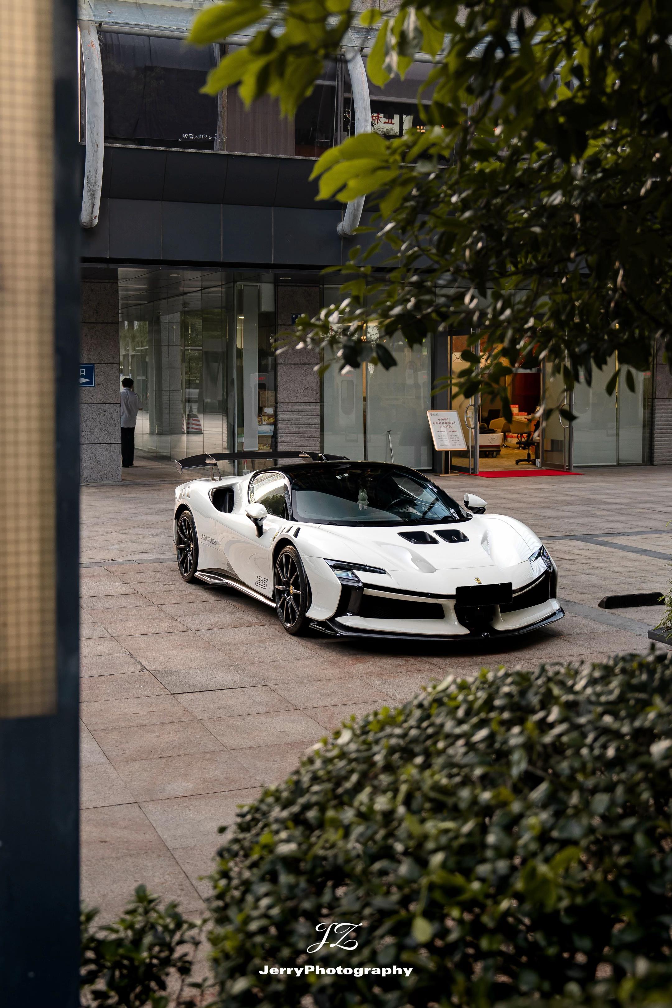 Ferrari SF90 XX！第一次拍到正式交付的SF90 XX，简...