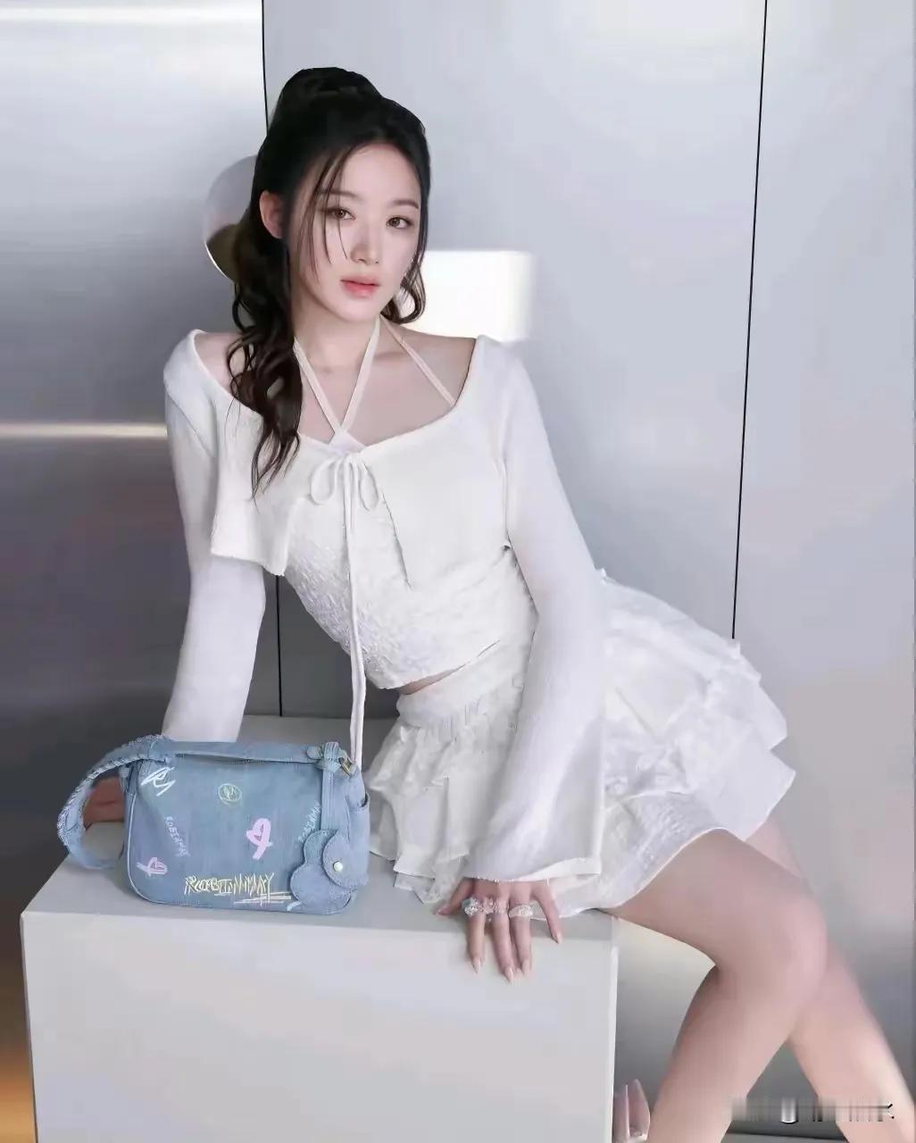 白裙女孩，千娇百媚