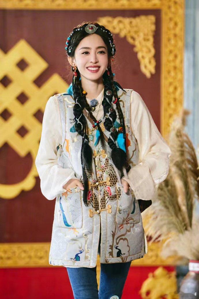 #娜扎站着骑马#没人告诉我娜扎骑马拍戏这么帅啊！一整个爱住了[爱你][爱你]#娜