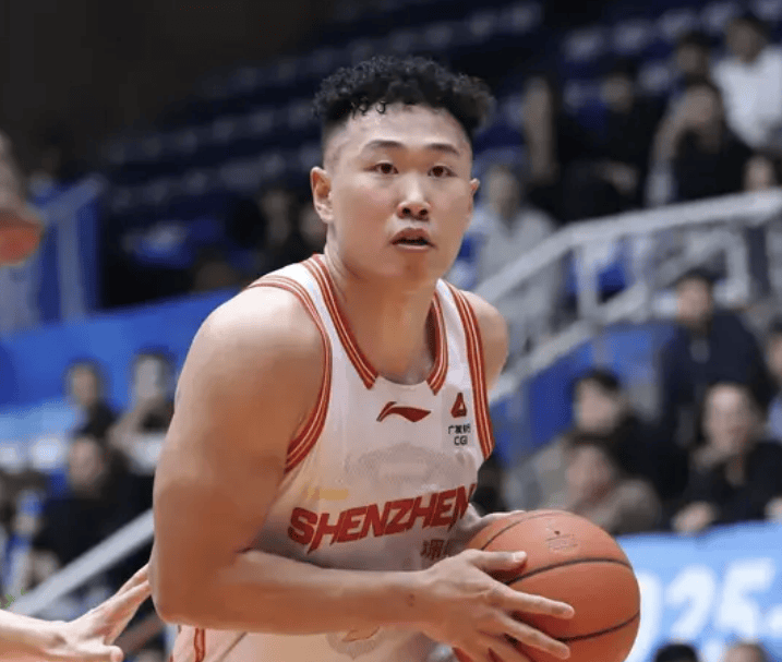 迷失！贺希宁出战21分钟，投篮7中1仅得3分2篮板4助攻