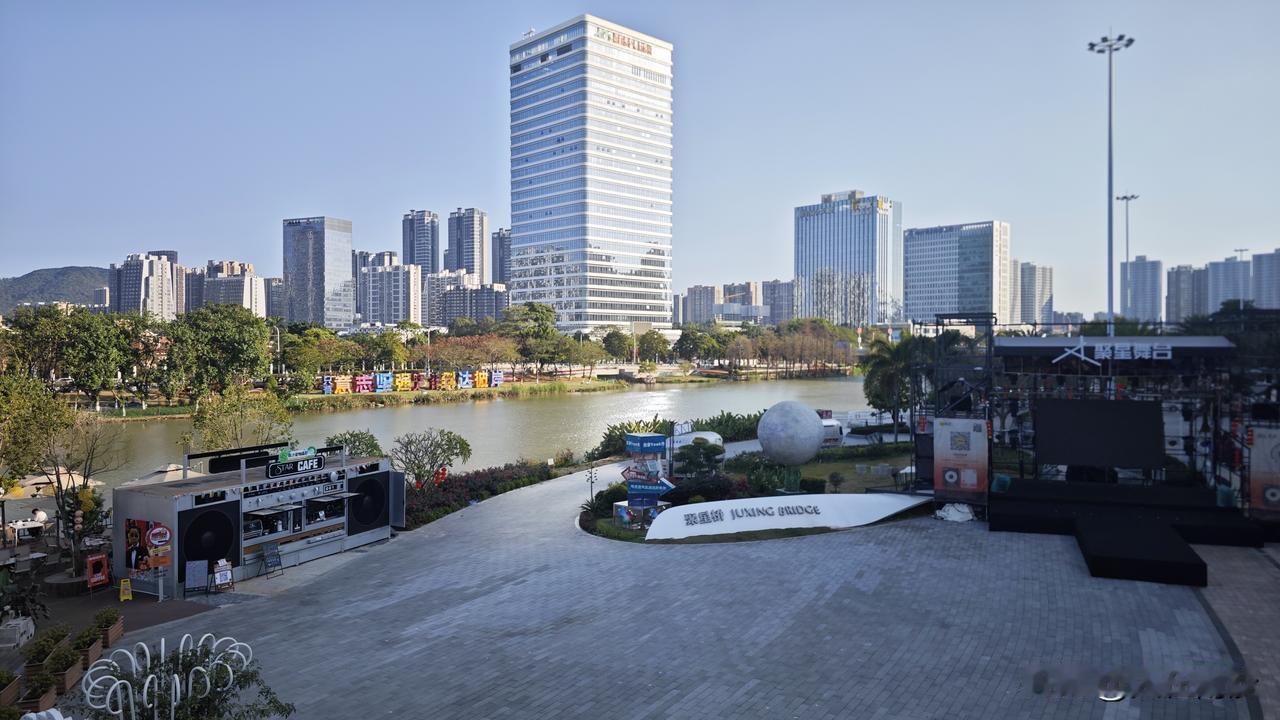 惯例等到花市最后一天才来逛个吉利，发现今年花市人还挺多的，估计很多也是等着最后下