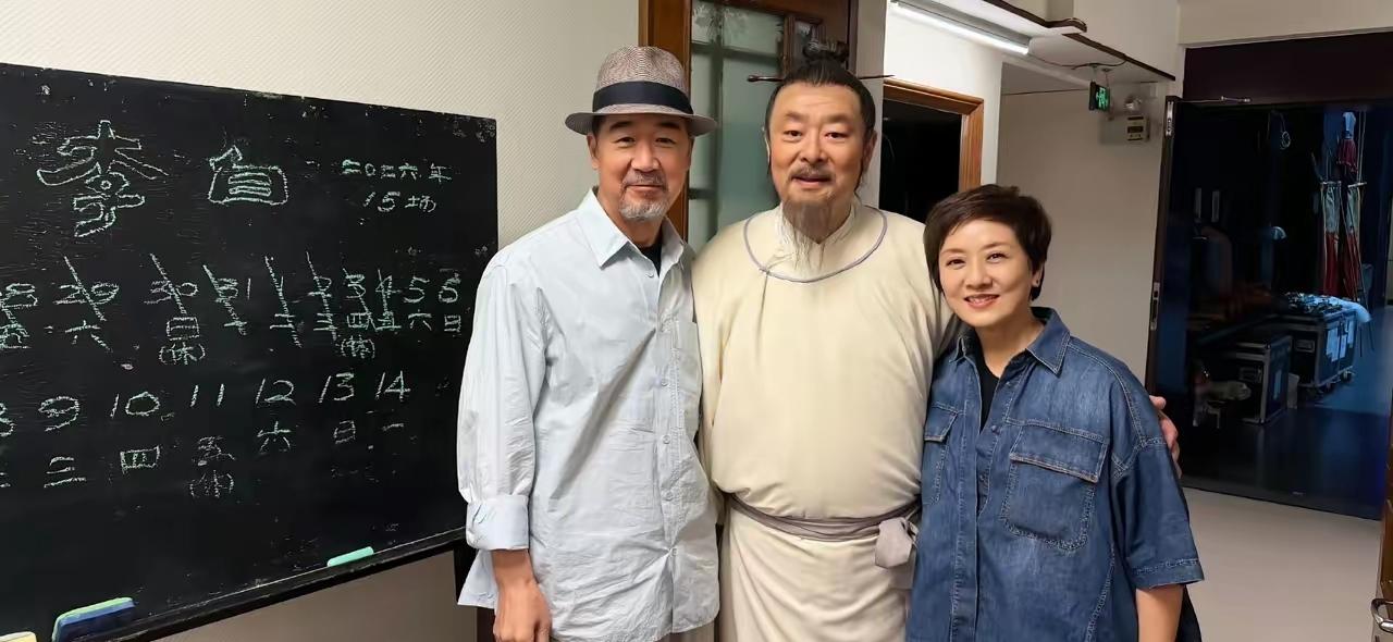 张国立，激动发文！
​9月6日，深夜，71岁的演员张国立，罕见激动发文，并晒出了