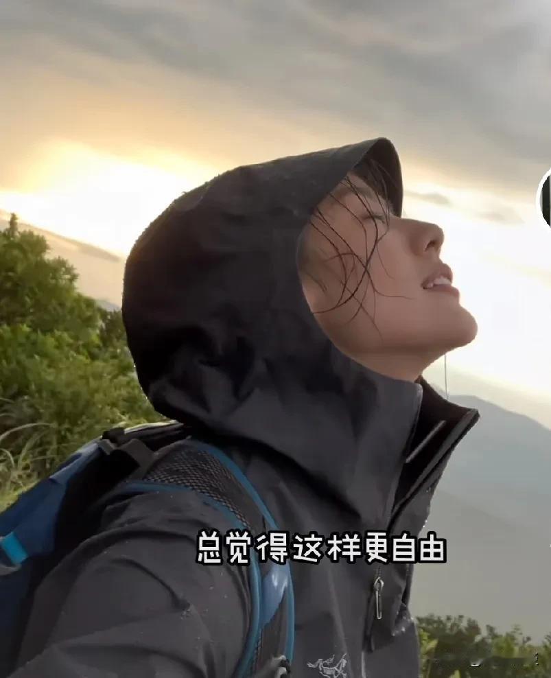 今天刷到一个博主特别让我羡慕！她总是一个人去做很多事情——比如旅行。像小编这种拖