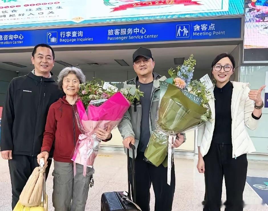 李亚鹏带84岁老母亲回安徽老家，李妈妈出生在六安金寨，几十年没回来了。老人家比前