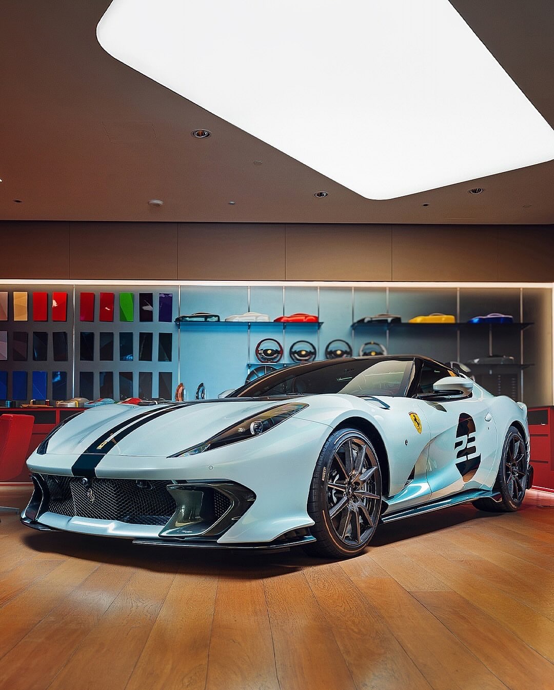 一款定制的812 Competizione Aperta。这款812 Compe