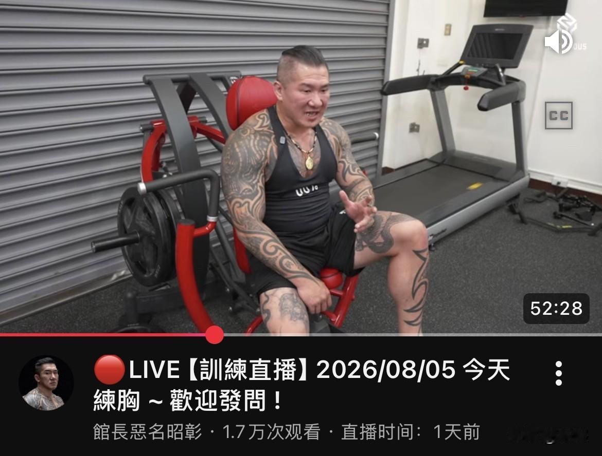 馆长自从背叛青鸟后，健身馆生意是每况愈下，等到去年弃暗投明之后，那更是雪上加霜，