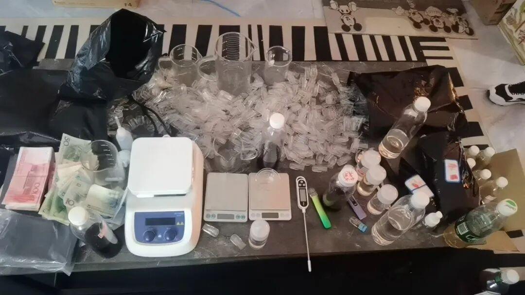 127人贩毒团伙覆灭！横跨13省的毒网被一锅端，现场画面触目惊心
 
“收网！”