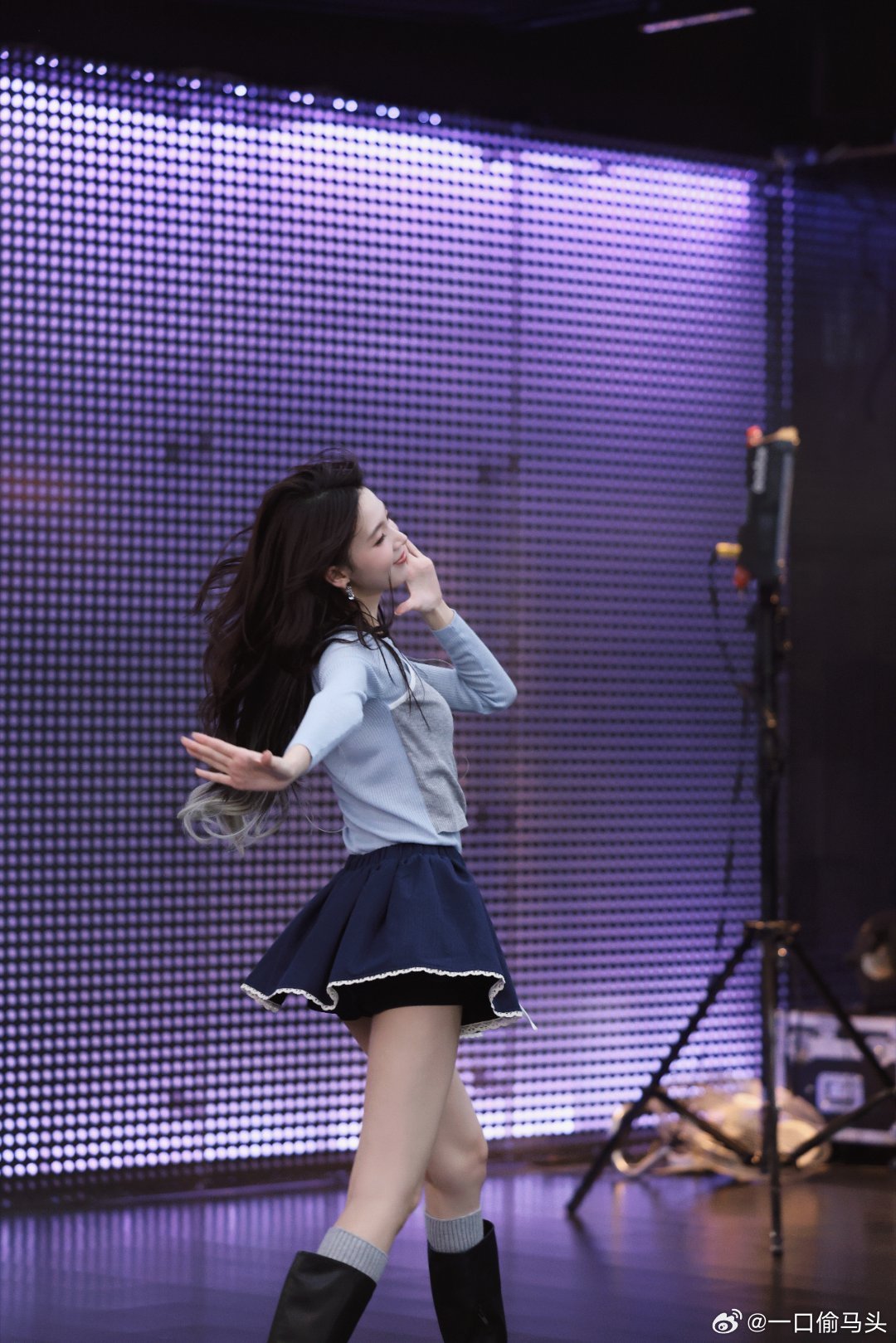 陈瑶恋爱告急初舞台浪姐初舞台选曲恋爱告急，日常练习超认真，预热人气稳居前三，剧抛