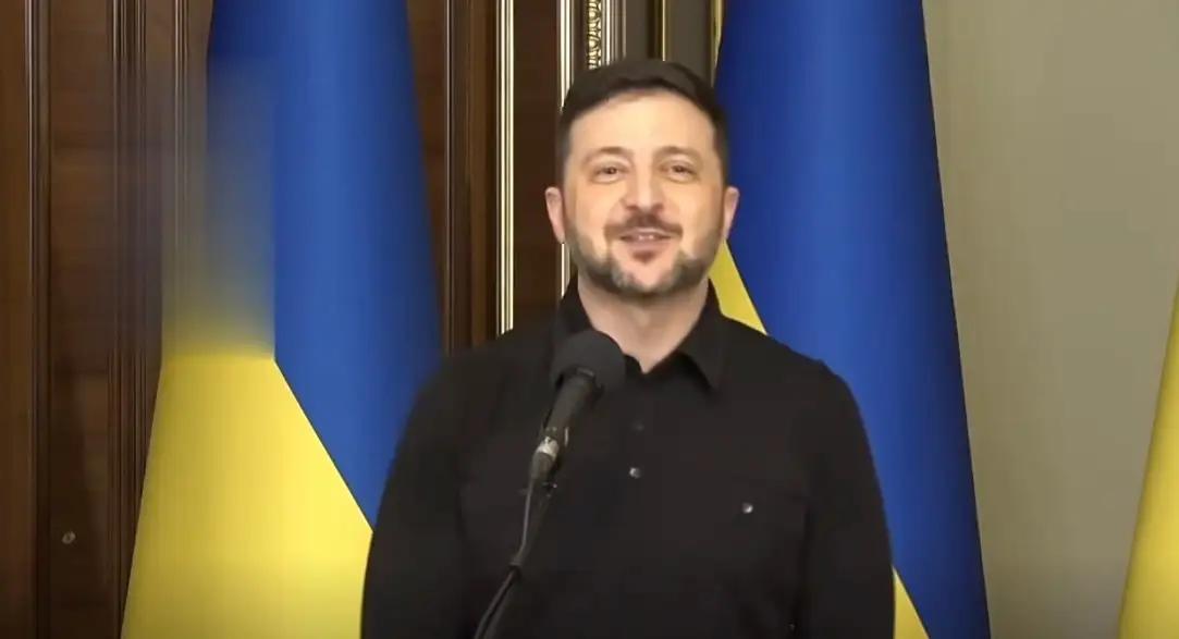 美国攻击委内瑞拉抓走马杜罗后，泽连斯基显得异常兴奋，在记者采访时，他阴阳怪气地说