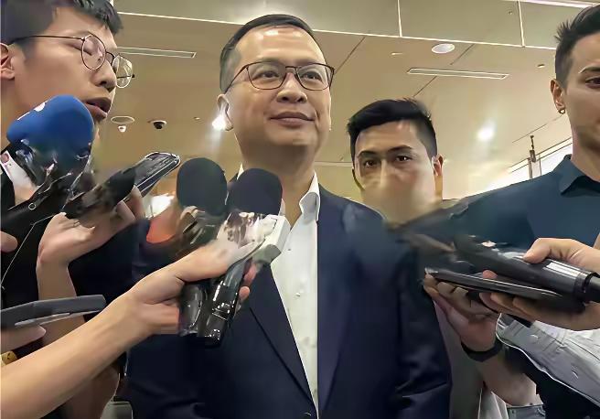 罗智强把内心的虚伪和丑恶表现的淋漓尽致！

中国国民党主席参选人经历了两场辩论会