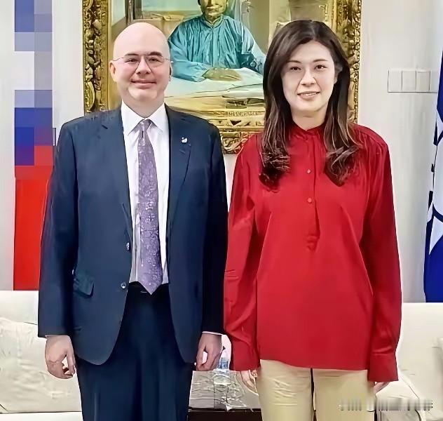 郑丽文在4月23日证实，在4月22日与美国在台协会处长谷立言会面时谈到了军购问题