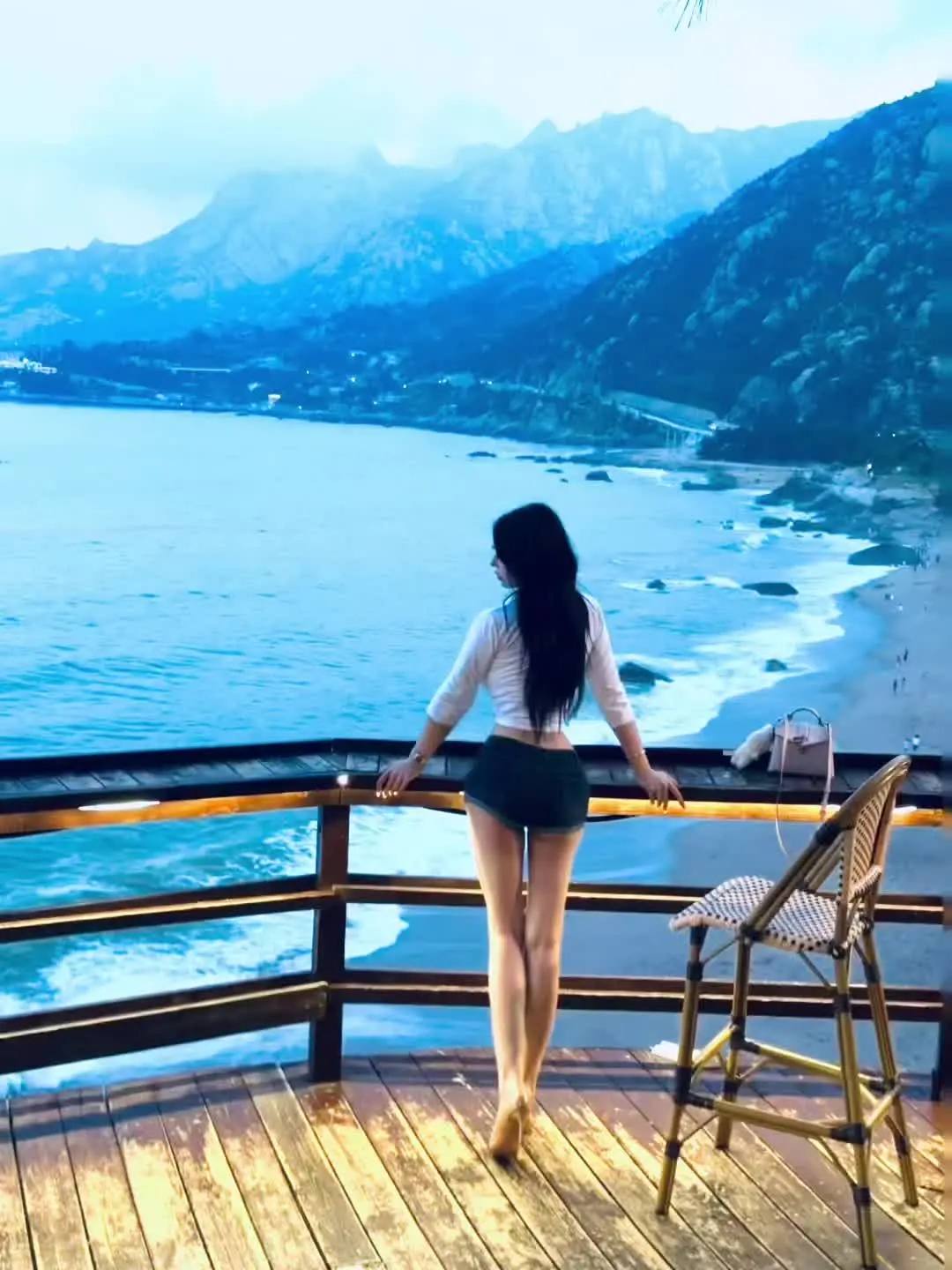 关于浪漫，大海占一半