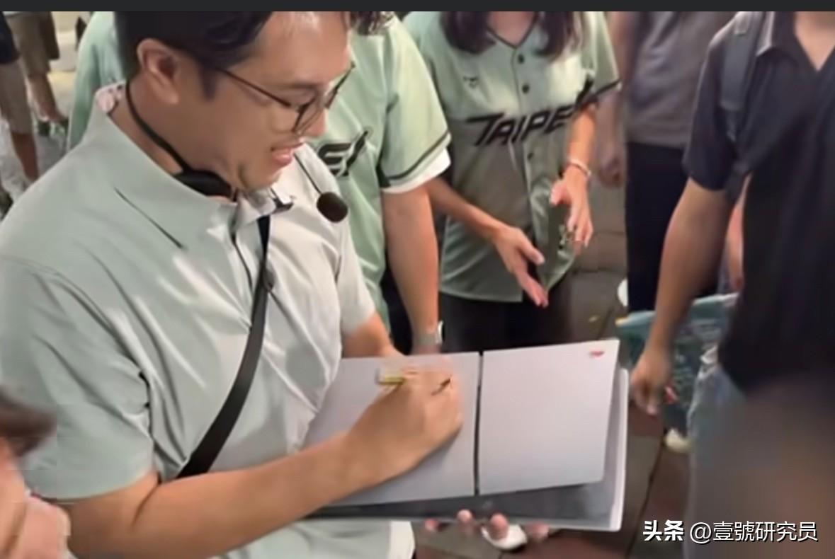 民进党立委、台北市长参选人沈伯洋今（25日）在社群媒体发文称，上次没走完的双城街