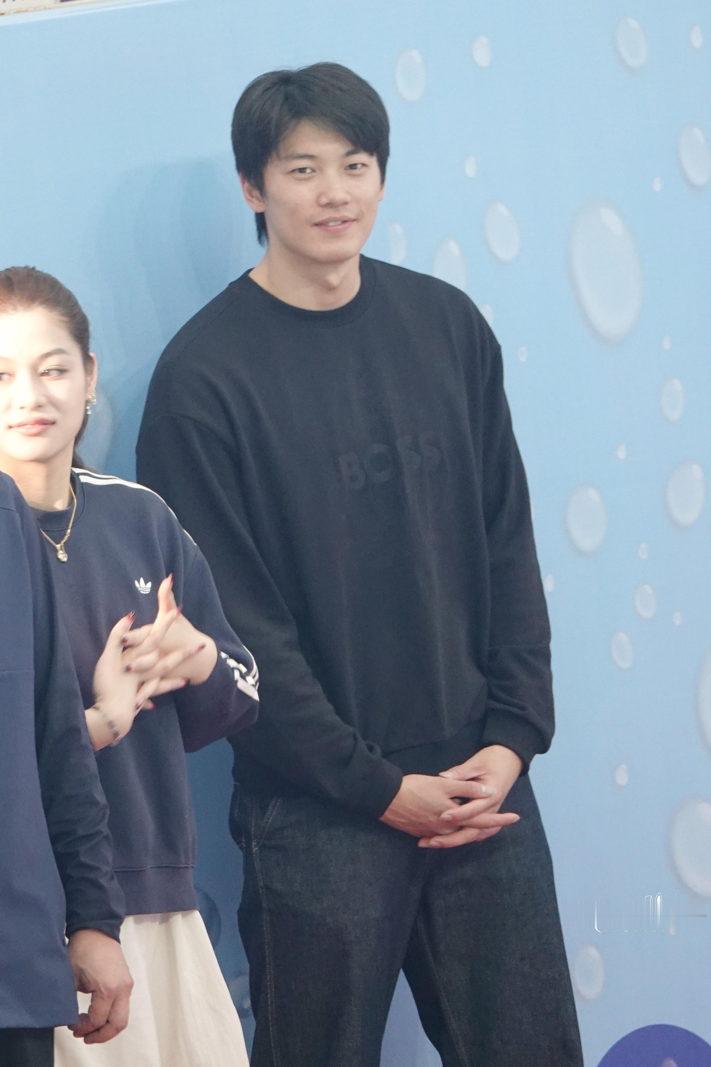 有时候真的觉得顺顺微露出小兔牙的样子很萌汪顺