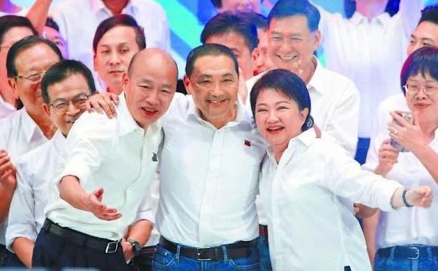 蓝营大佬齐刷刷来支持韩国瑜，意图非常明显，对郑丽文党中央形成孤立效应，国民党在军