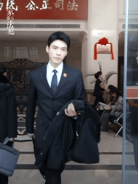 龚俊四部剧都在体制内龚俊新剧家事法庭这次饰演的沈谢秩还挺周正……我才发现龚俊四部