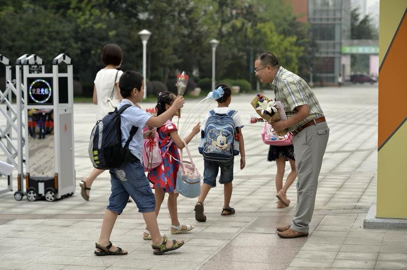 昨天晚上学校校长在单位群里面发了一则自愿报名参加县总工会职工疗养的通知，就是说想