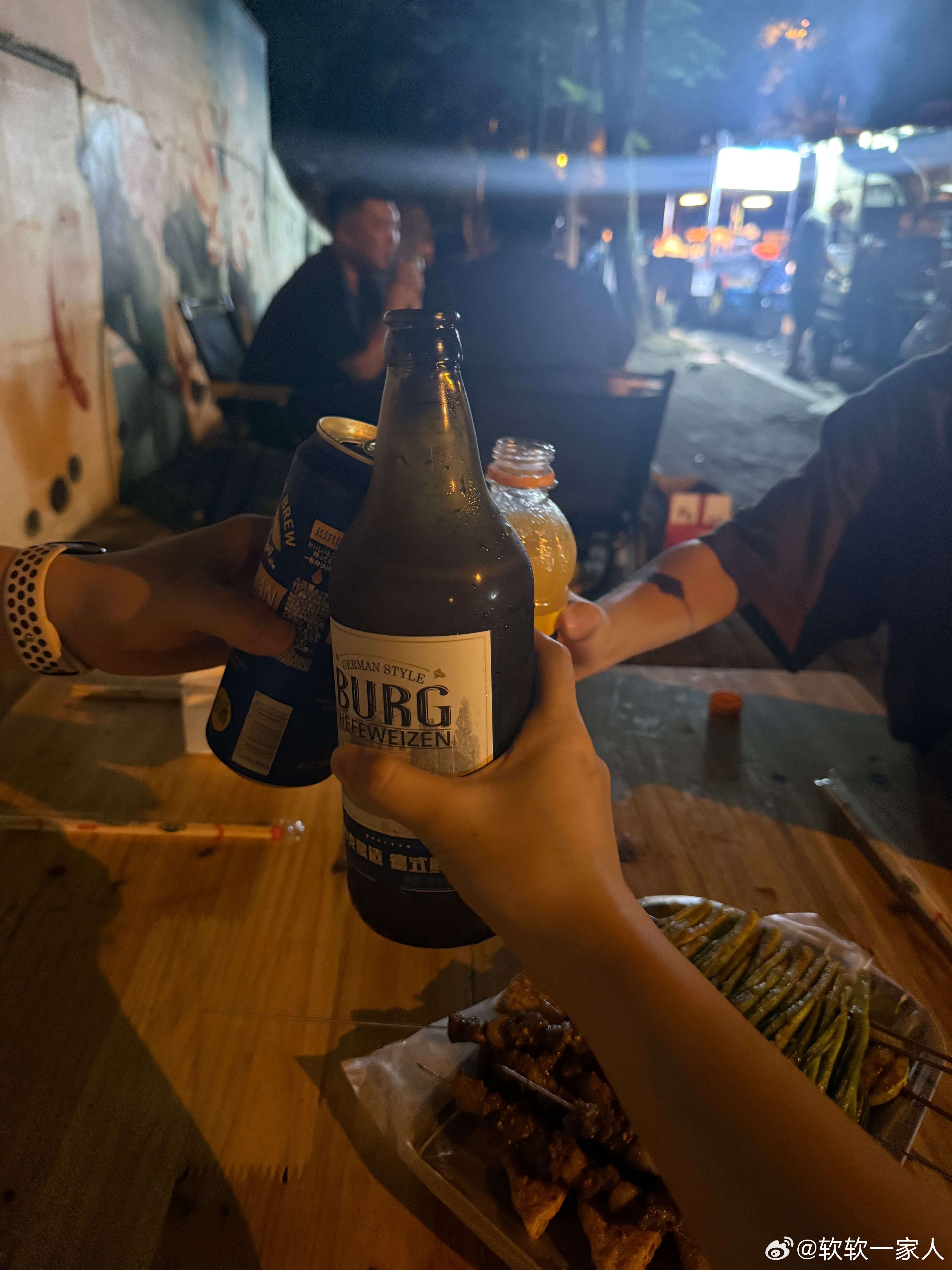 没有什么不开心是吃一顿烧烤解决不了的，干杯🍻 