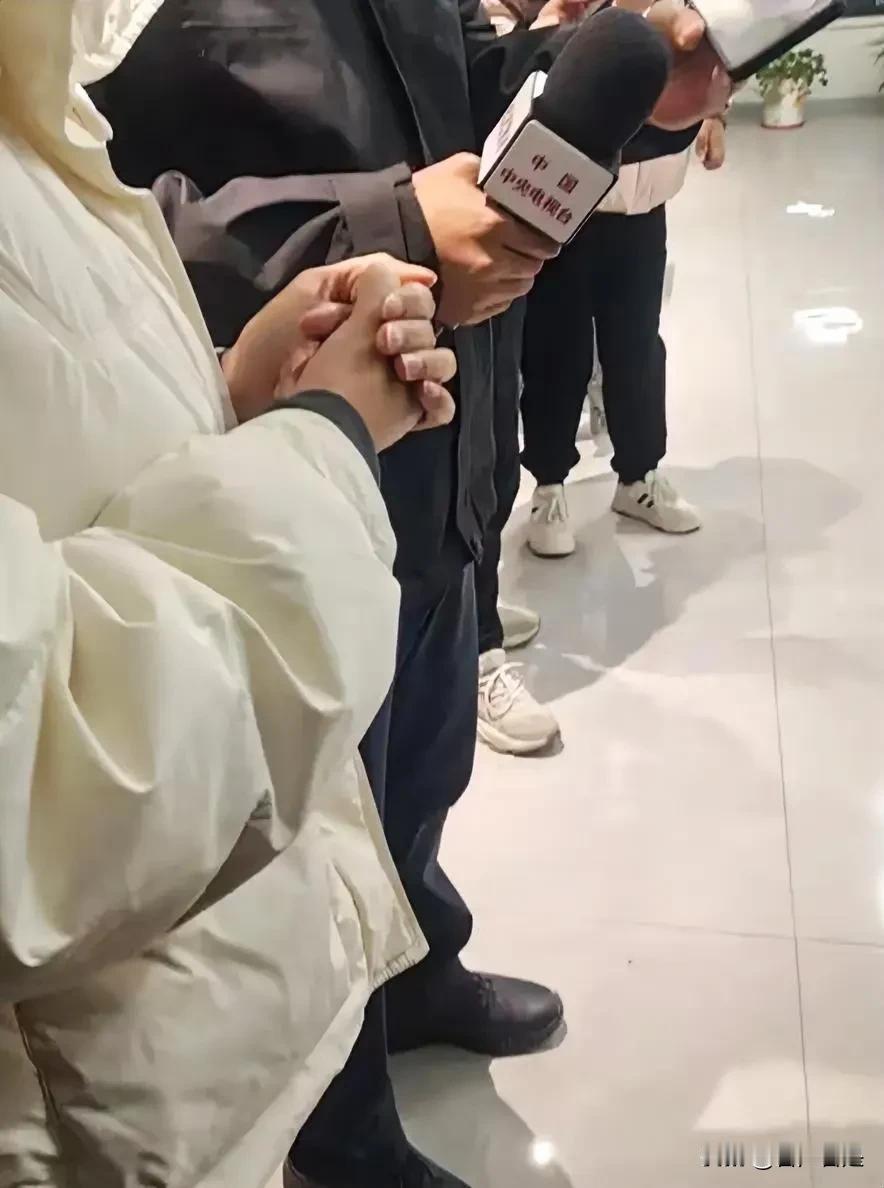 有网友称 cctv记者在襄汾报道相关供暖问题，解决民生问题如果靠新闻记者是何等的