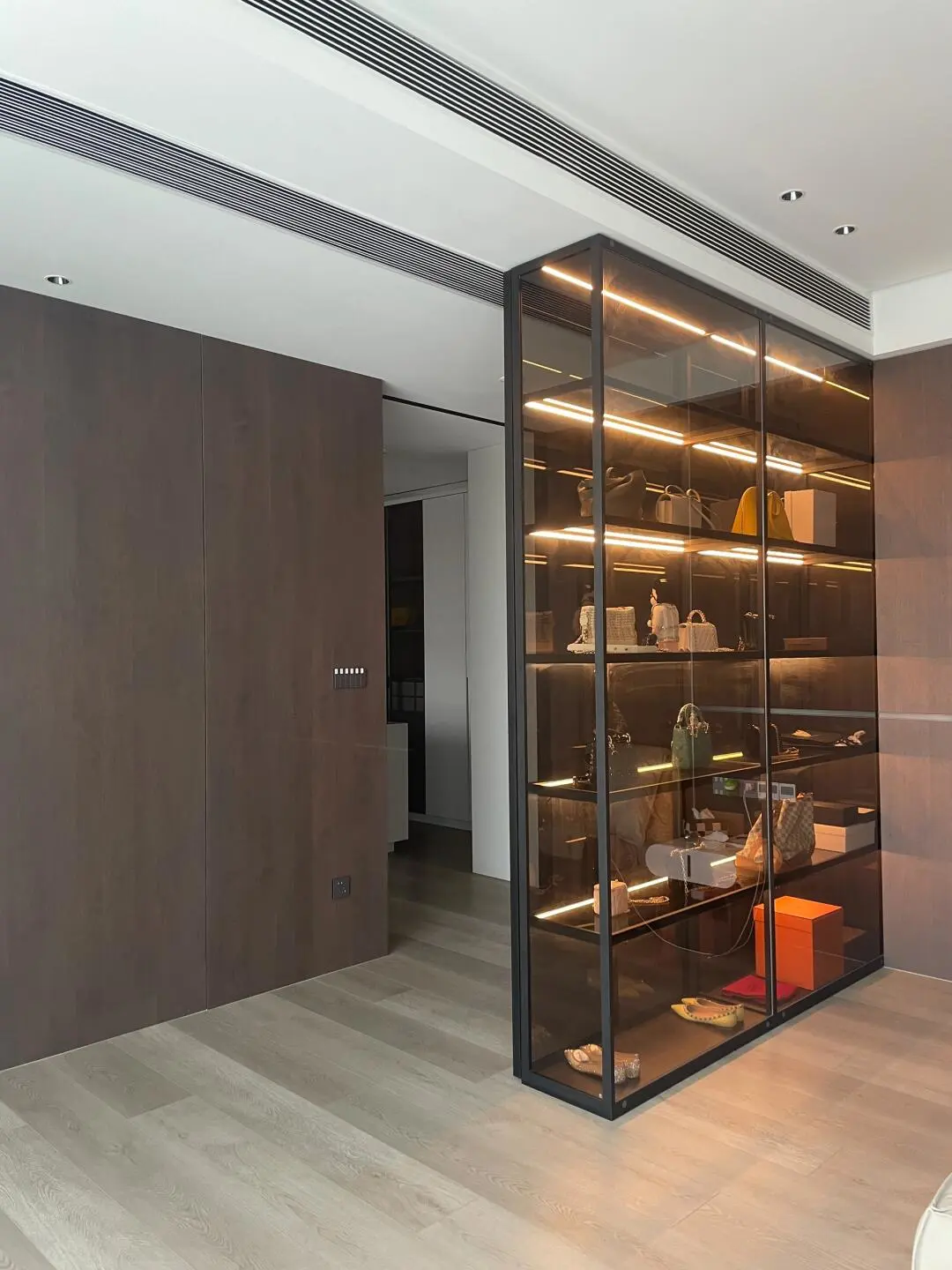 1350一方拿下这组玻璃柜