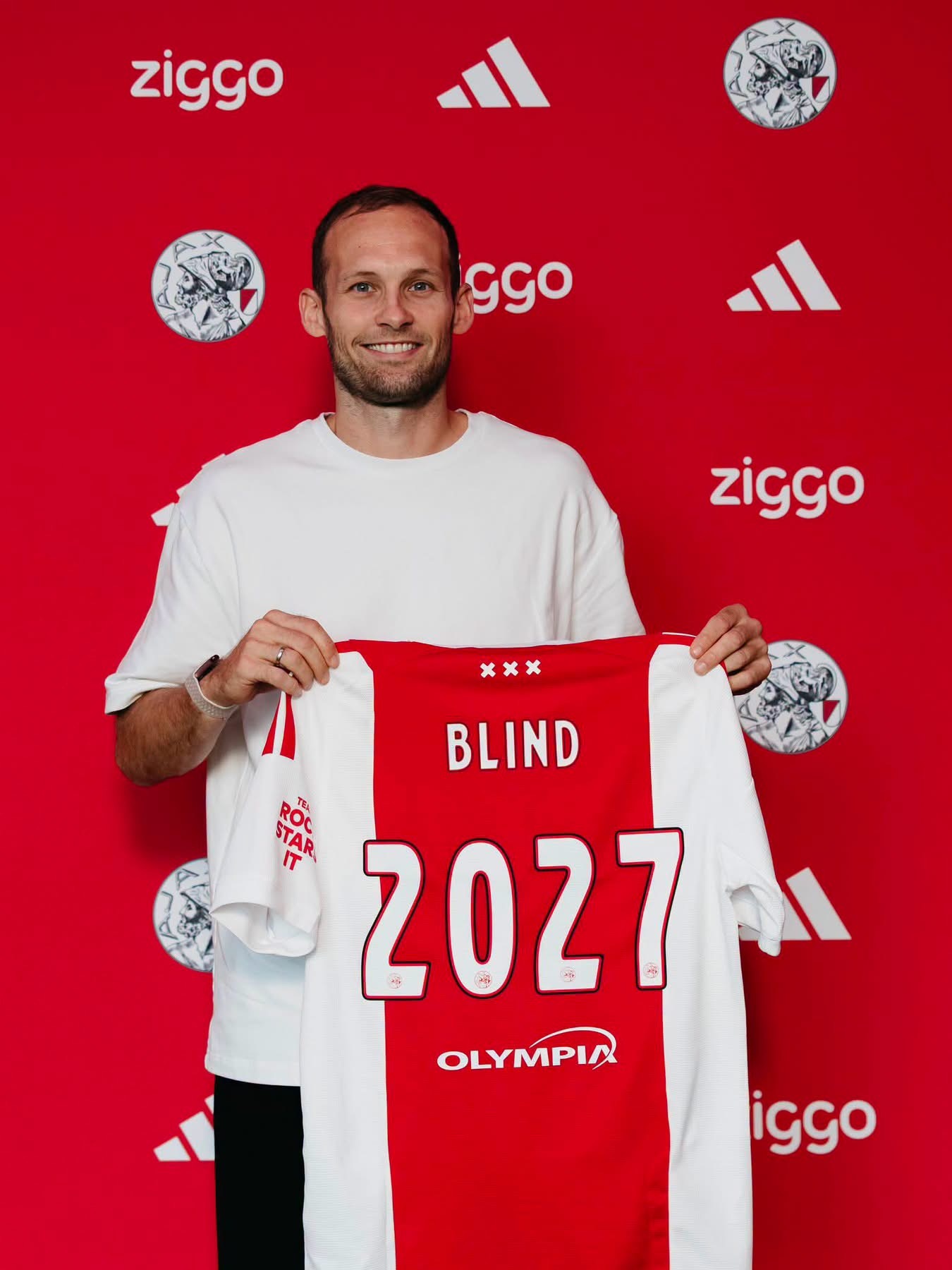 阿積士官方宣佈，36歲荷蘭後衛戴利比連（Daley Blind）再度回歸母會，簽