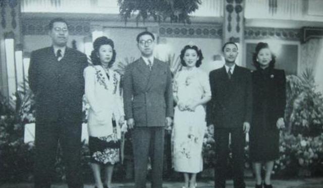 1939年，孔祥熙23岁的长子孔令侃，在去美国的途中，竟偷偷和母亲宋蔼龄的“牌友
