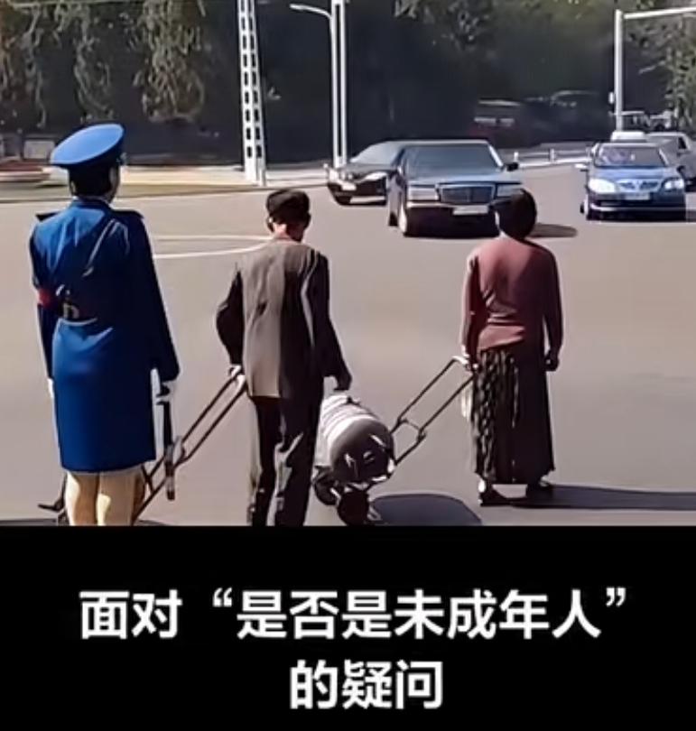 朝鲜一名女子遭三名未成年人尾随奸杀，罪犯落网后迅速被判处死刑并立即执行。
在朝鲜