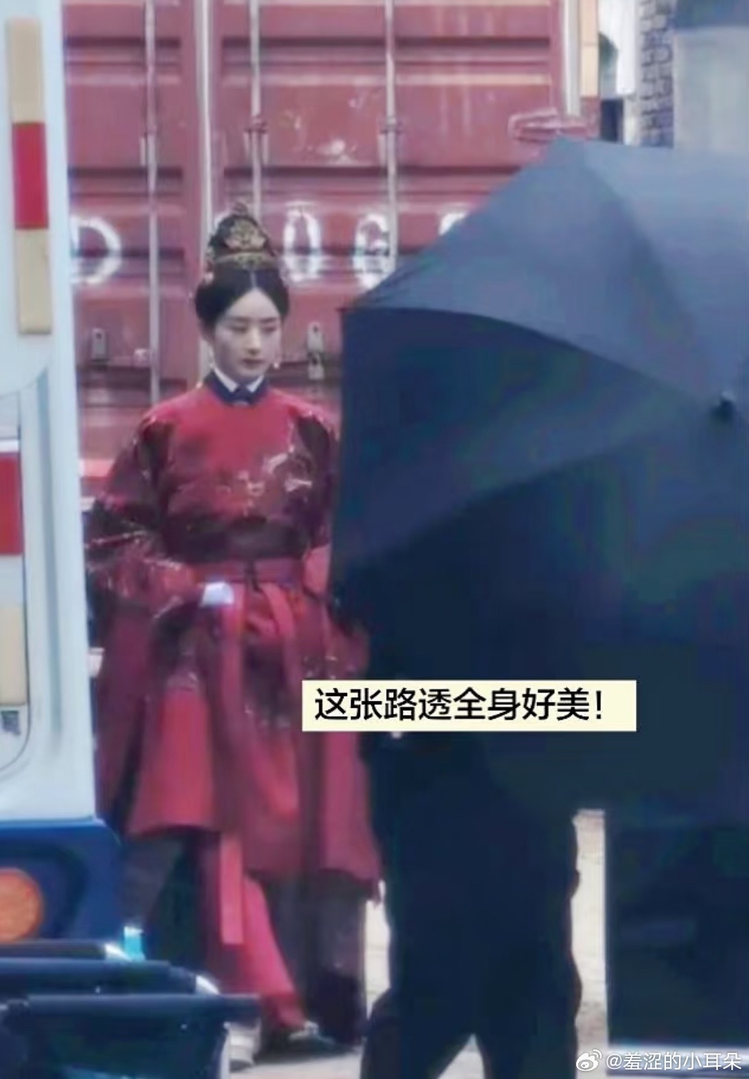 脖子但凡短一点，明制穿出来就是赵丽颖这个效果。 